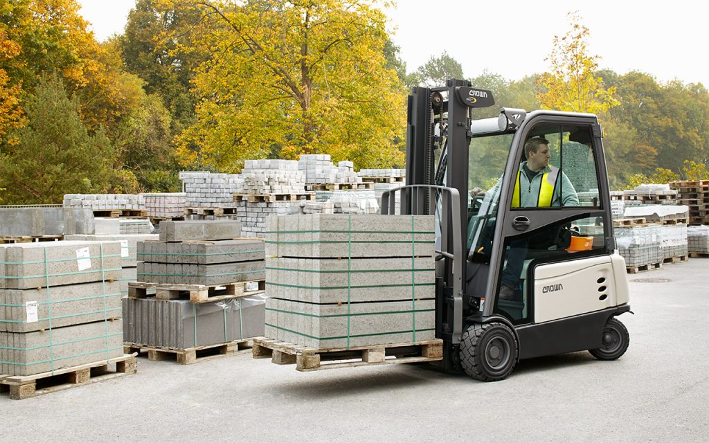 5 factors you should consider when choosing an electric forklift