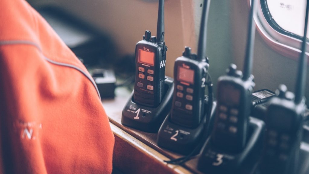 The Advantages and Disadvantages of a Walkie Talkie