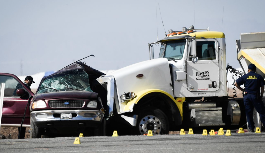 Why Should You Call Local Authorities After A Truck Accident?