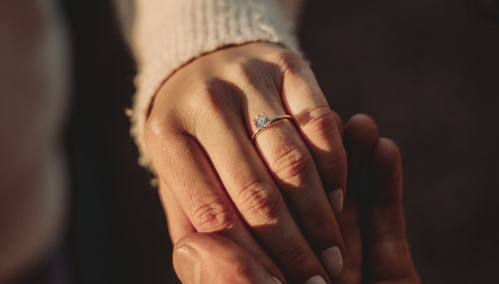 5 Key Factors to Consider When Buying Engagement Rings