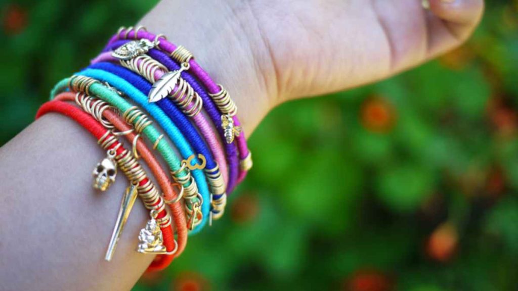 Entertain Yourself with Custom-Made Bracelets Online