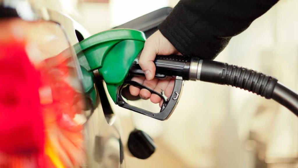 Saving Money on Petrol 10 Great Tips You Need to Know